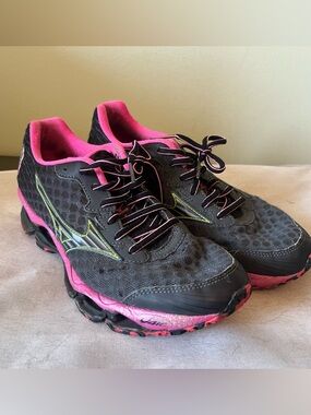 Women's Athletic Sneakers in Black & Pink